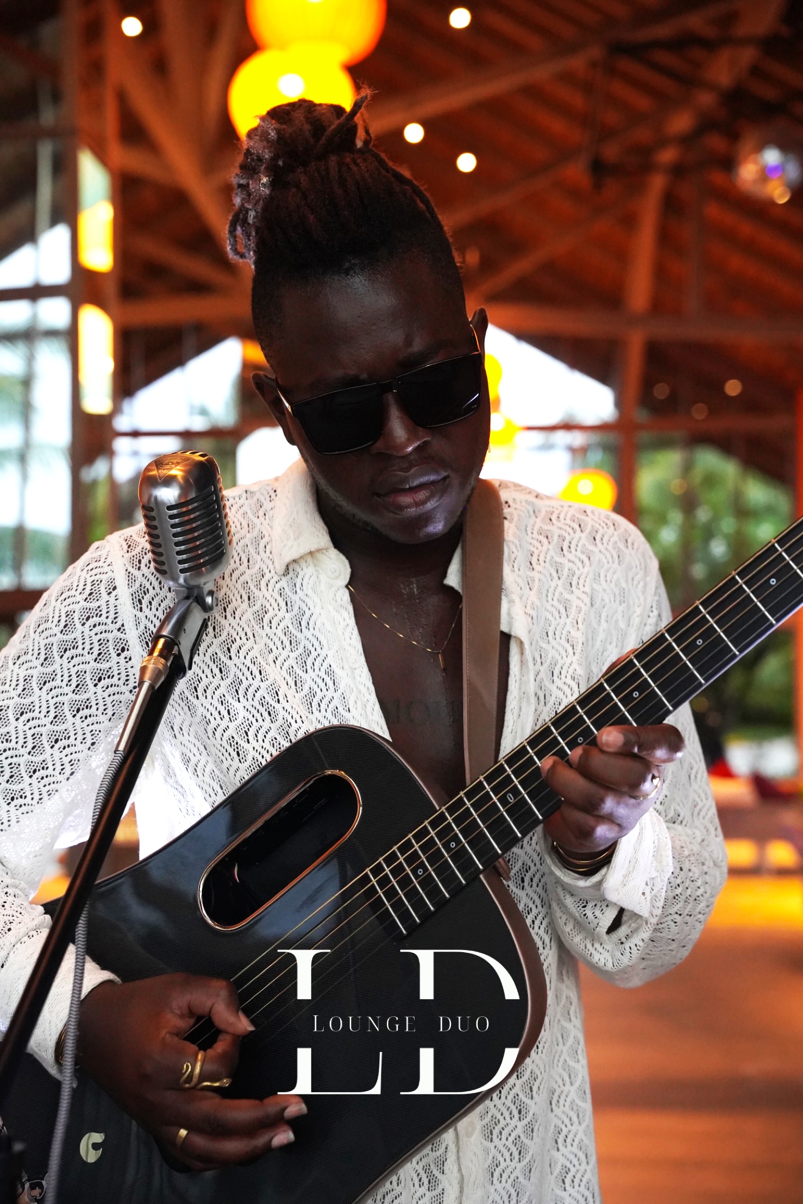 Eric Maseko en concert acoustique aux Maldives