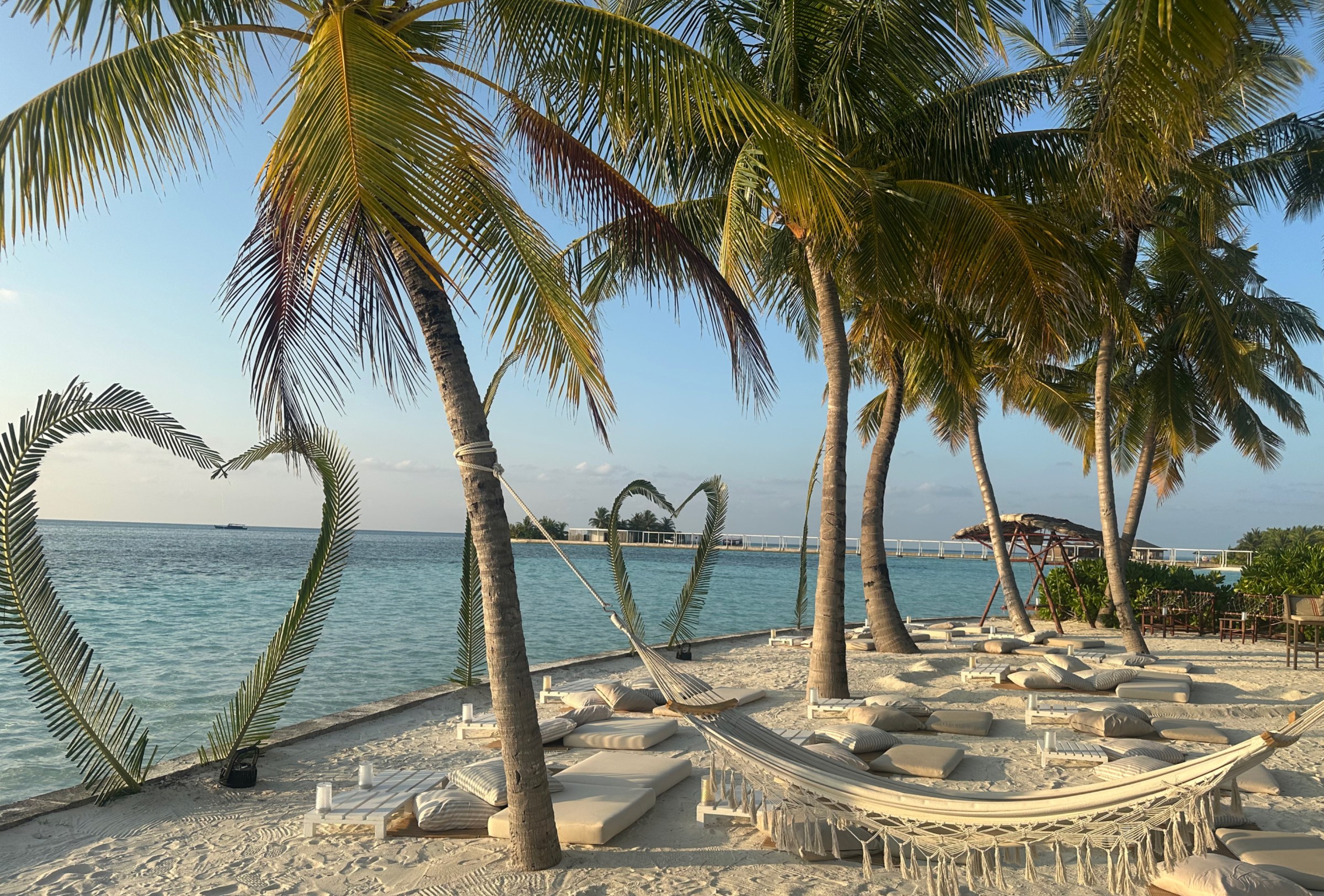 Plage et palmiers aux Maldives