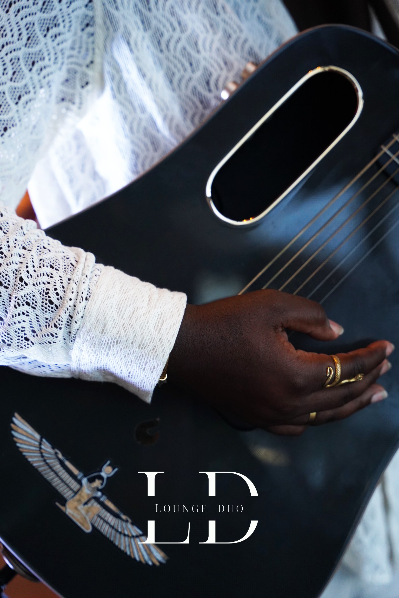 Détail de la guitare signature de LoungeDuo