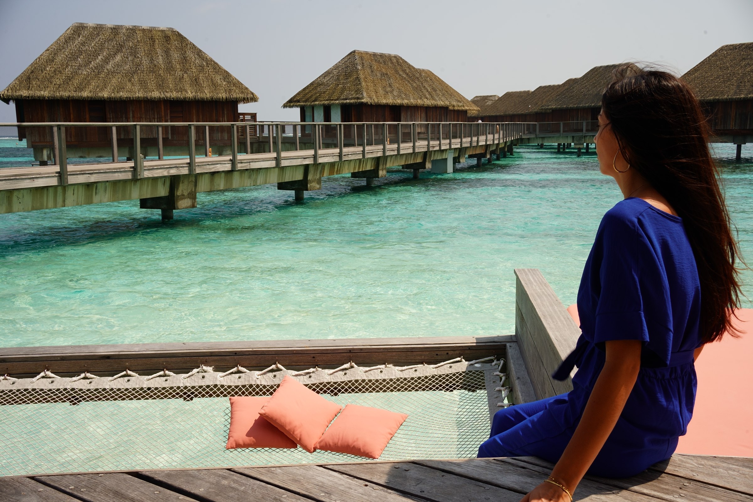 Marey contemple le lagon des Maldives