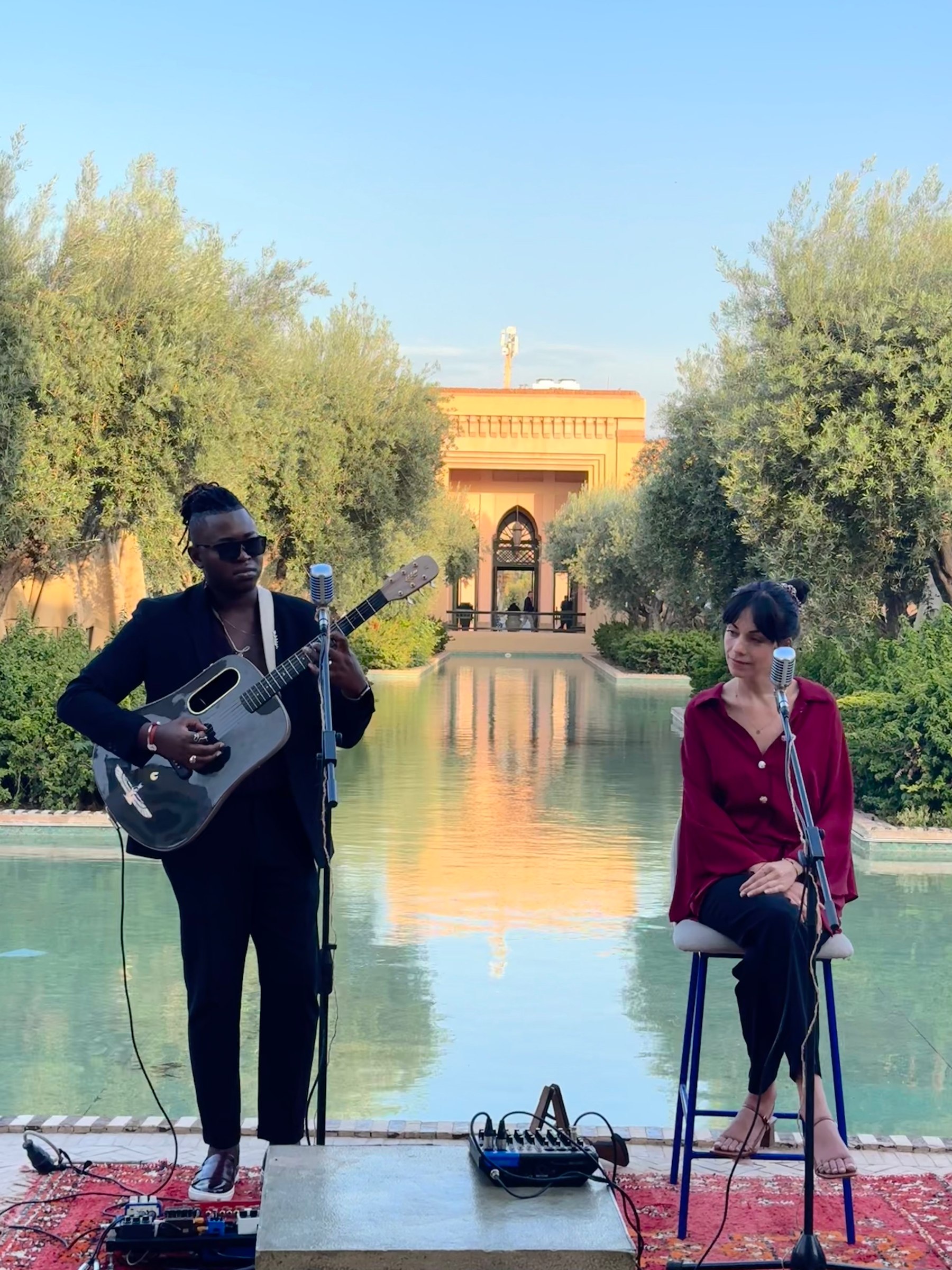 LoungeDuo en concert dans un jardin d'exception